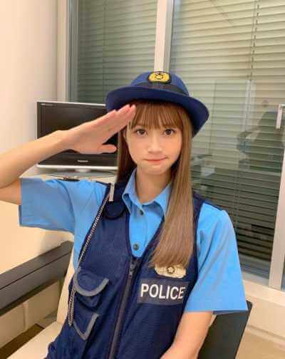 生見愛瑠も婦警の制服姿