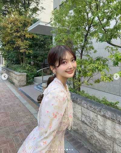 道端で振り返る宮本李菜