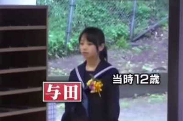 制服姿の学生時代の与田祐希