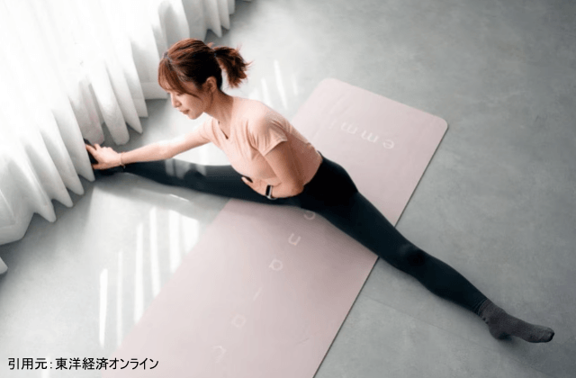ピラティスを披露する松田有紗